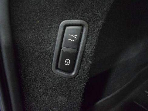 Used 2021 Maserati Levante image 15