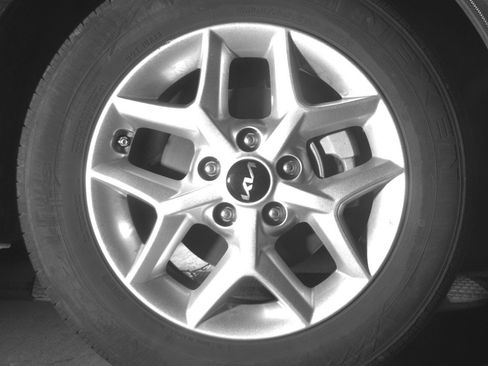 Used 2025 Kia Soul LX w/ LX Technology Package FWD image 13