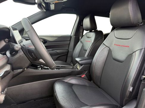 Certified 2025 Jeep Compass Trailhawk image 9