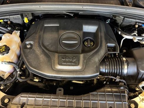 Used 2023 Jeep Grand Cherokee Summit AWD/4WD image 28