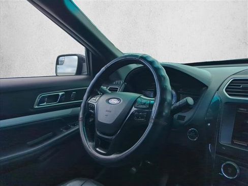 Used 2016 Ford Explorer XLT w/ Equipment Group 202A image 27