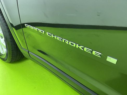 Used 2023 Jeep Grand Cherokee L Limited AWD/4WD image 14