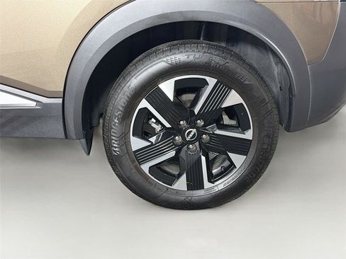 Used 2025 Nissan Kicks SR w/ Illumination Package AWD/4WD image 28