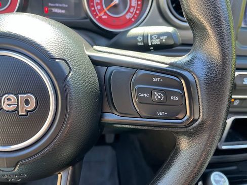 Used 2022 Jeep Gladiator Sport AWD/4WD image 17