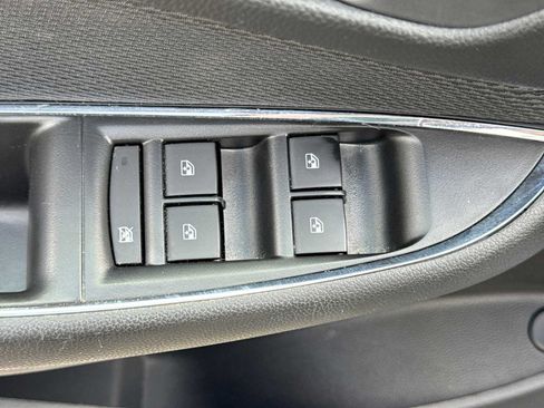 Used 2018 Chevrolet Cruze LT w/ Convenience Package FWD image 16