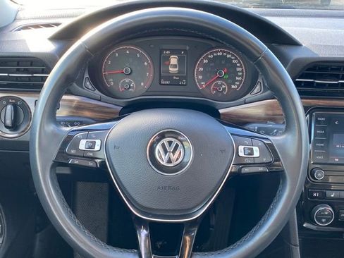 Used 2022 Volkswagen Passat 2.0T image 7