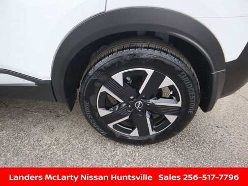 Used 2025 Nissan Kicks SV image 12