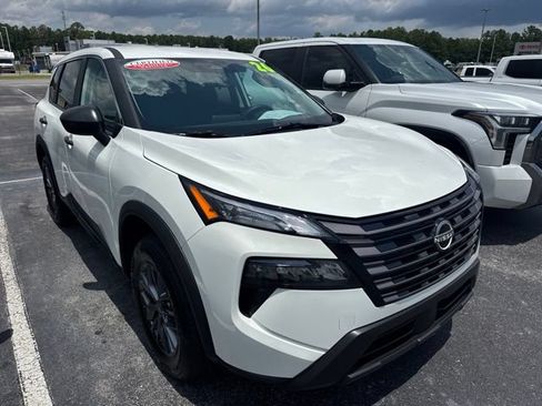 Used 2026 Nissan Rogue S AWD/4WD image 2