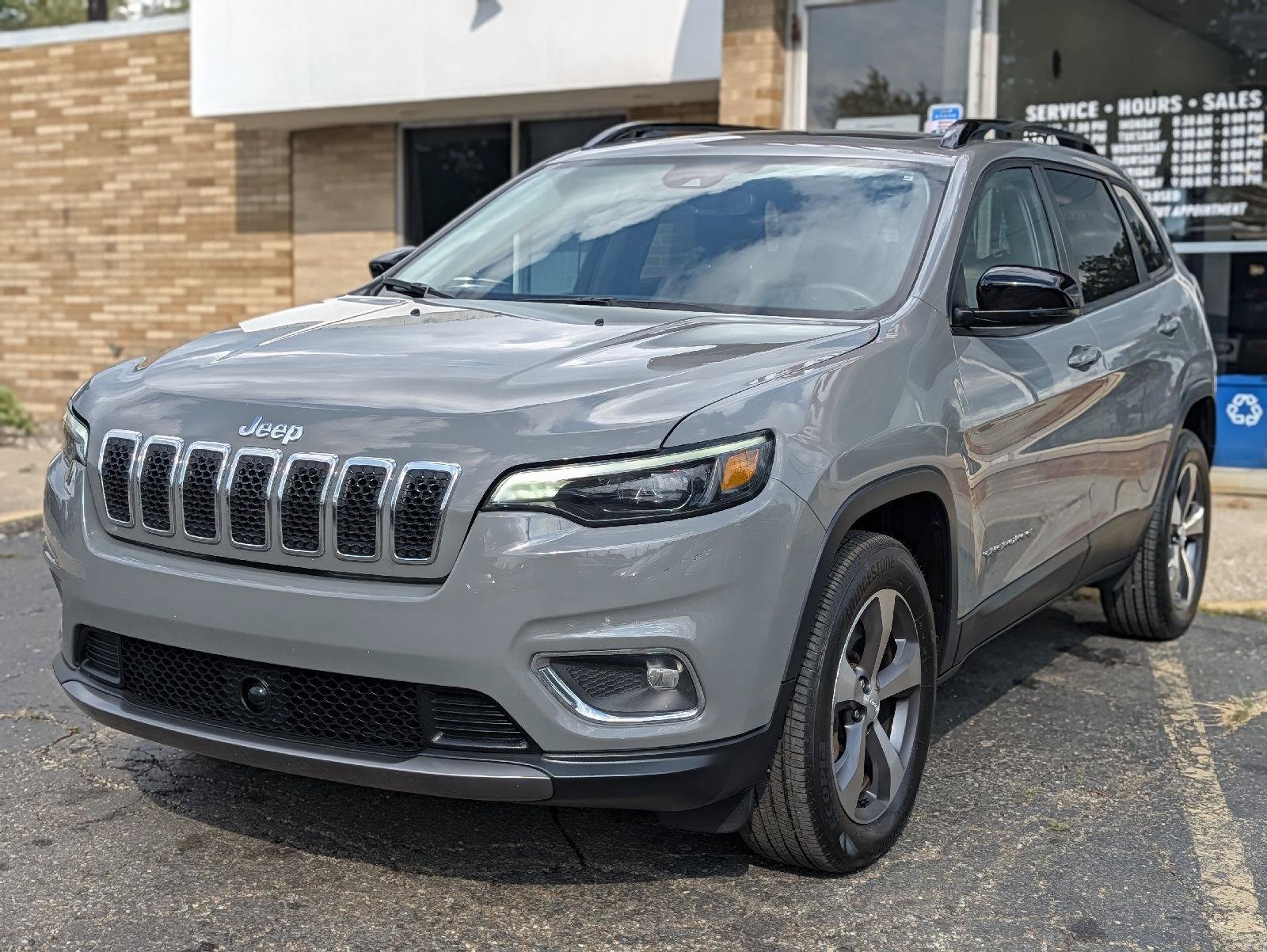 Used 2022 Jeep Cherokee Limited AWD/4WD image 9
