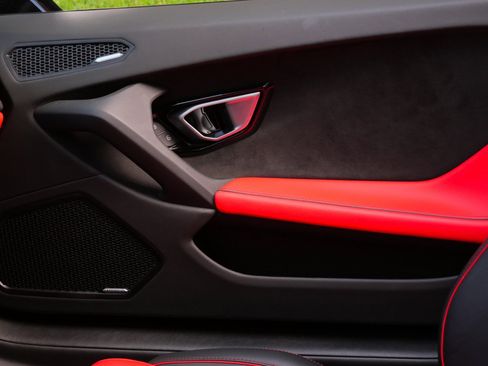 Used 2021 Lamborghini Huracan EVO image 13