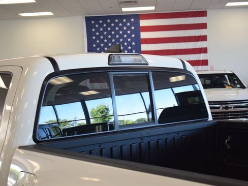 Used 2017 Toyota Tacoma SR AWD/4WD image 27
