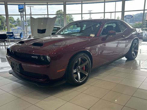 Used 2022 Dodge Challenger SRT Hellcat w/ Plus Package RWD image 3