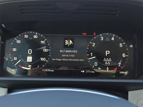 Certified 2025 Land Rover Discovery S image 21