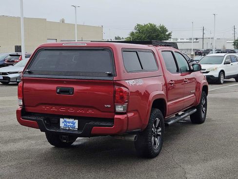 Used 2016 Toyota Tacoma TRD Sport w/ Exterior Package AWD/4WD image 6