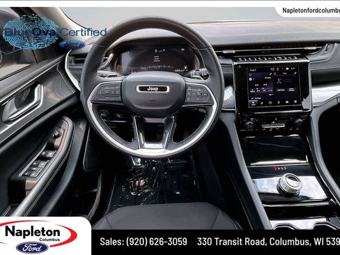 Used 2022 Jeep Grand Cherokee Laredo w/ Luxury Tech Group I AWD/4WD image 6