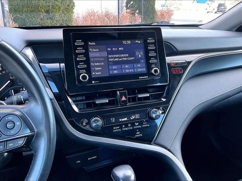Used 2024 Toyota Camry SE image 6