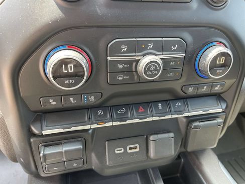 Used 2019 Chevrolet Silverado 1500 LTZ w/ LTZ Convenience Package AWD/4WD image 19