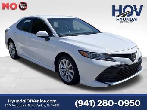 Used 2018 Toyota Camry LE FWD image 1