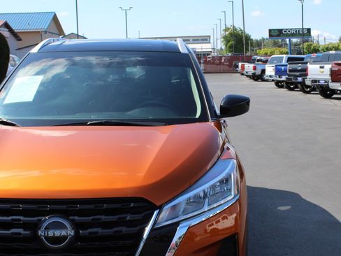 Used 2022 Nissan Kicks SV FWD image 11