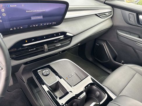 Used 2025 Buick Enclave Preferred image 23