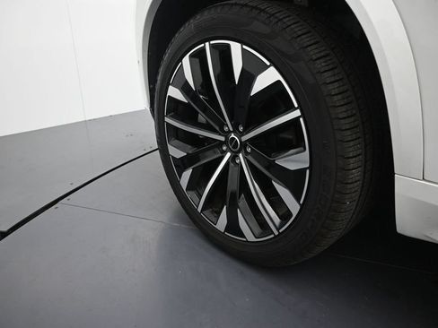 Used 2025 Volvo XC90 B5 Plus AWD/4WD image 11