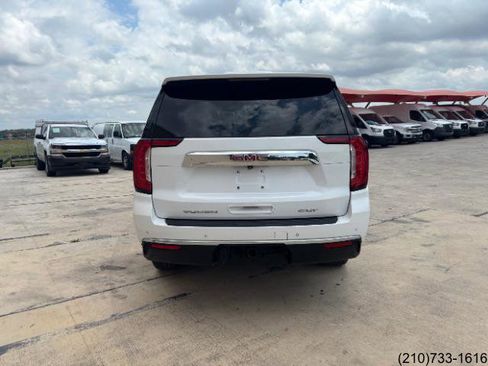 Used 2022 GMC Yukon XL SLT w/ SLT Premium Package AWD/4WD image 6