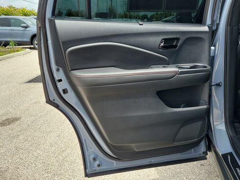 Used 2025 Honda Passport Black Edition image 15