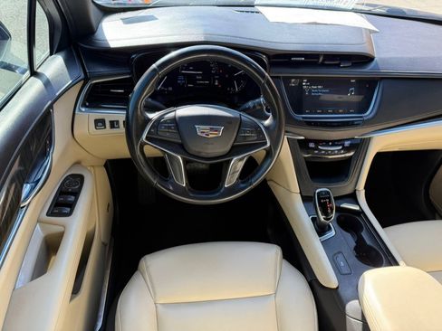 Used 2018 Cadillac XT5 FWD image 11