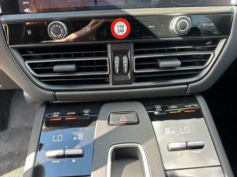 Used 2026 Porsche Macan image 25