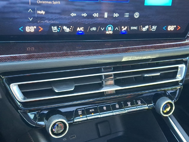 Used 2024 Chevrolet Traverse RS AWD/4WD image 16