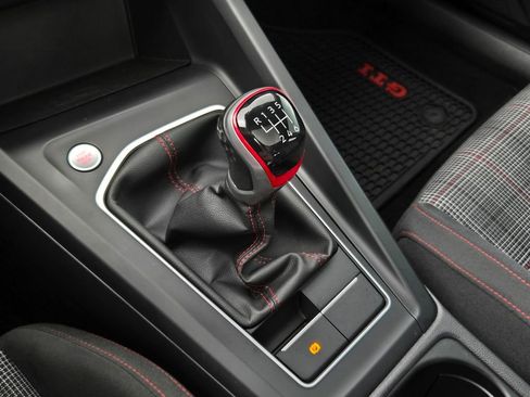 Used 2022 Volkswagen GTI SE FWD image 20