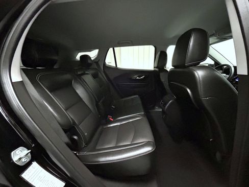 Used 2024 GMC Terrain SLT image 18