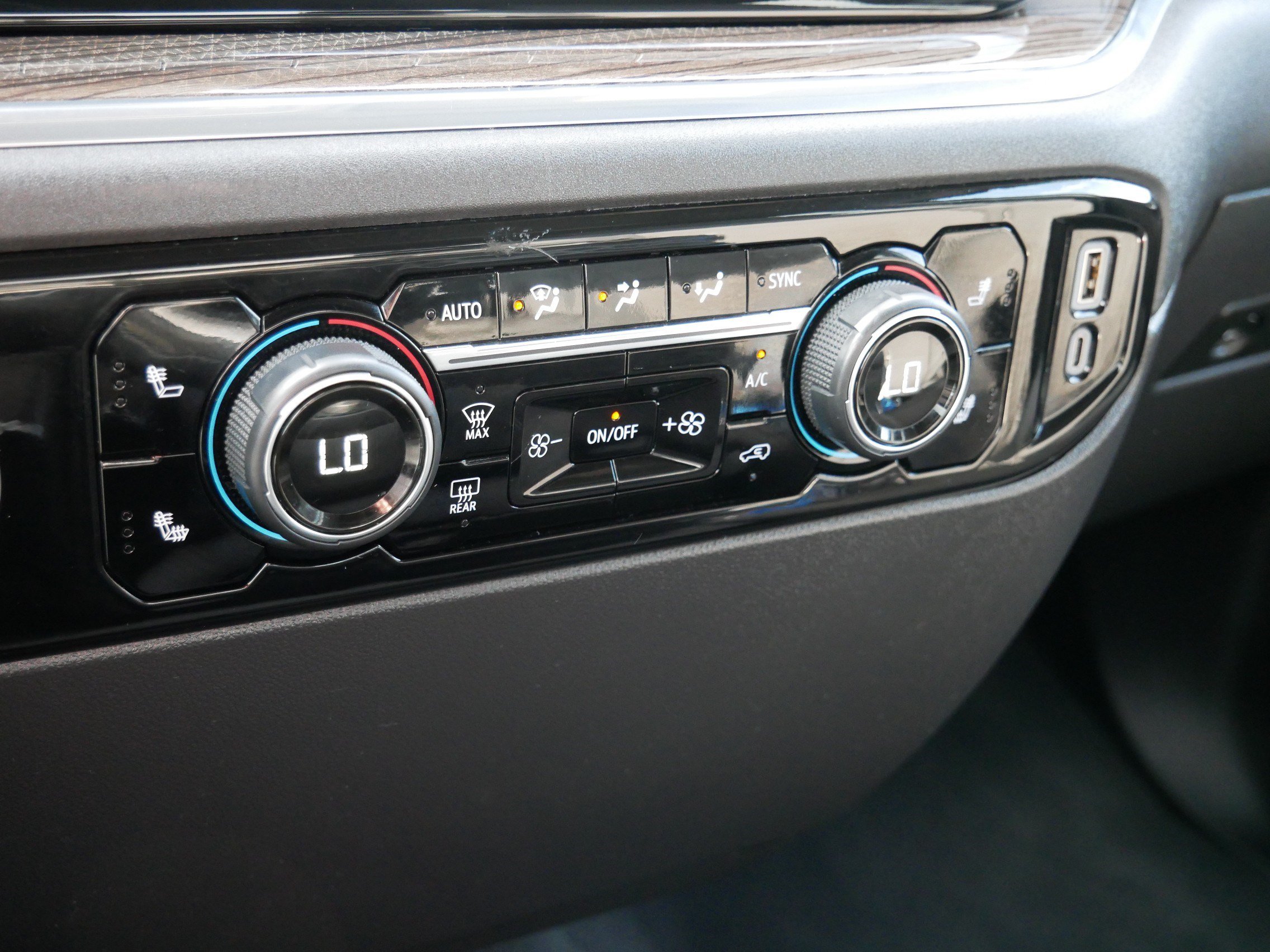 Used 2024 Chevrolet Silverado 1500 LT AWD/4WD image 22