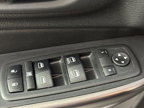 Used 2019 Jeep Cherokee Latitude Plus w/ Cold Weather Group image 22