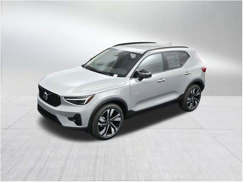New 2026 Volvo XC40 B5 Ultra AWD/4WD image 13