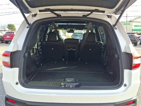 Certified 2025 Honda Pilot Black Edition image 33