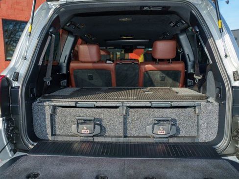 Used 2016 Toyota Land Cruiser image 28