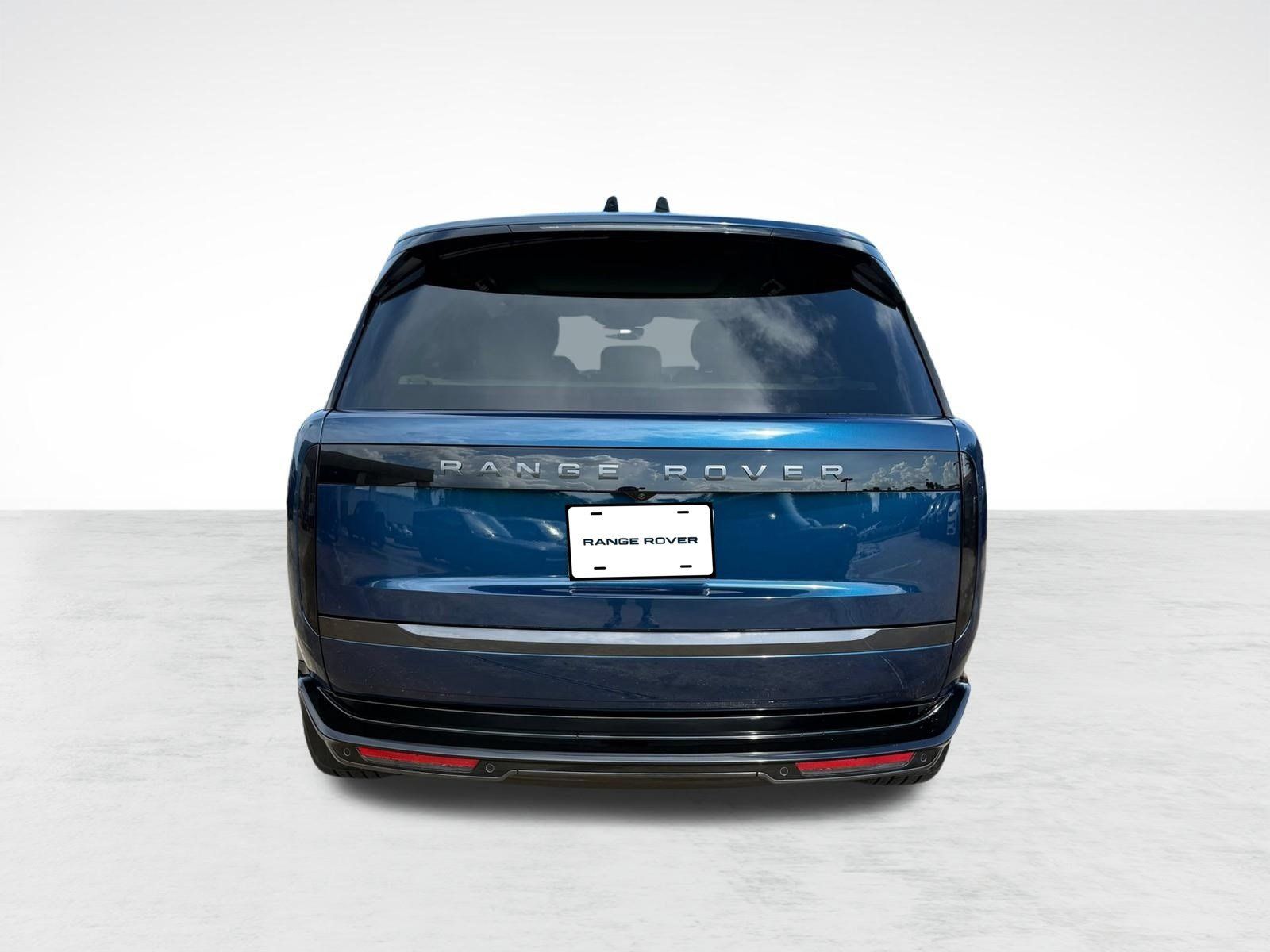 New 2026 Land Rover Range Rover Long Wheelbase SE AWD/4WD image 10