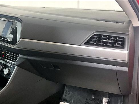 Used 2019 Volkswagen Jetta SE image 15