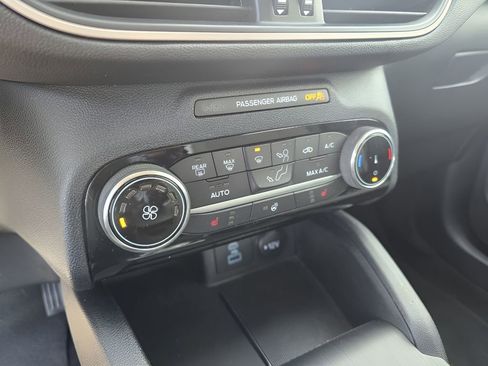 Used 2022 Ford Escape SE w/ Cold Weather Package image 20