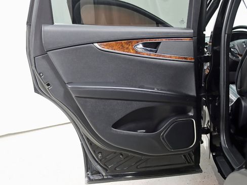 Used 2016 Lincoln MKX Select w/ Climate Package FWD image 30