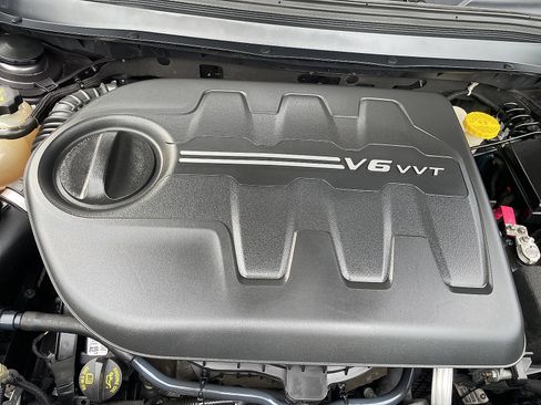 Used 2017 Jeep Cherokee Limited image 10