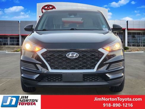 Used 2019 Hyundai Tucson SE image 2