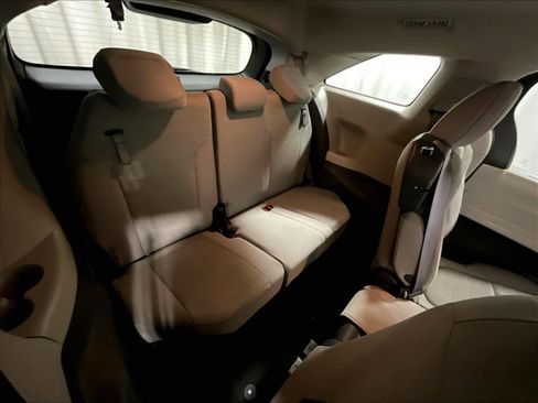 Used 2021 Toyota Sienna LE image 17