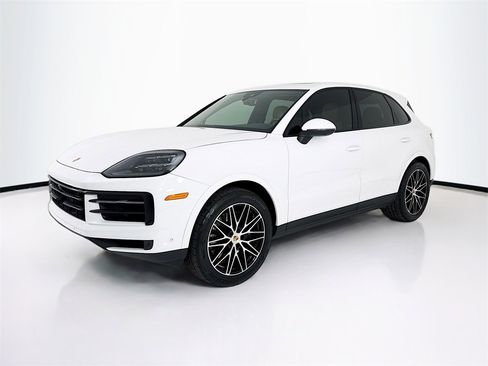 Certified 2025 Porsche Cayenne image 1