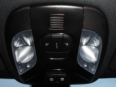 Certified 2024 Jeep Compass Limited w/ Sun and Sound Group image 18