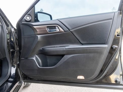 Used 2016 Honda Accord Touring image 14