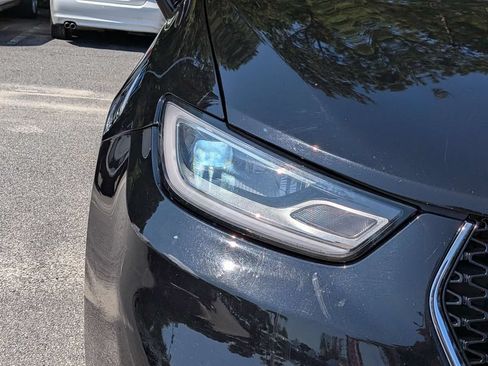 Used 2024 Chrysler Pacifica Touring-L FWD image 10
