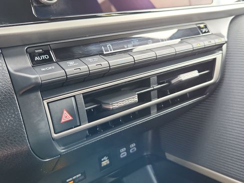 Used 2025 Toyota Camry SE image 22