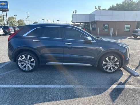 Used 2019 Cadillac XT4 Premium Luxury w/ Cold Weather Package AWD/4WD image 6
